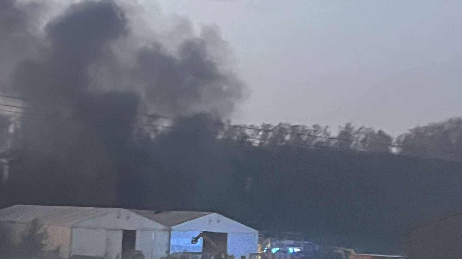 Pożar w Węgrzcach Wielkich. Palił się magazyn lakierni zakładu