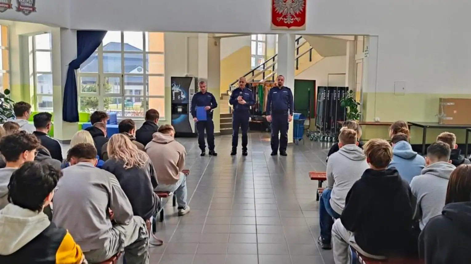 Promocja zawodu policjanta wśród uczniów klas maturalnych