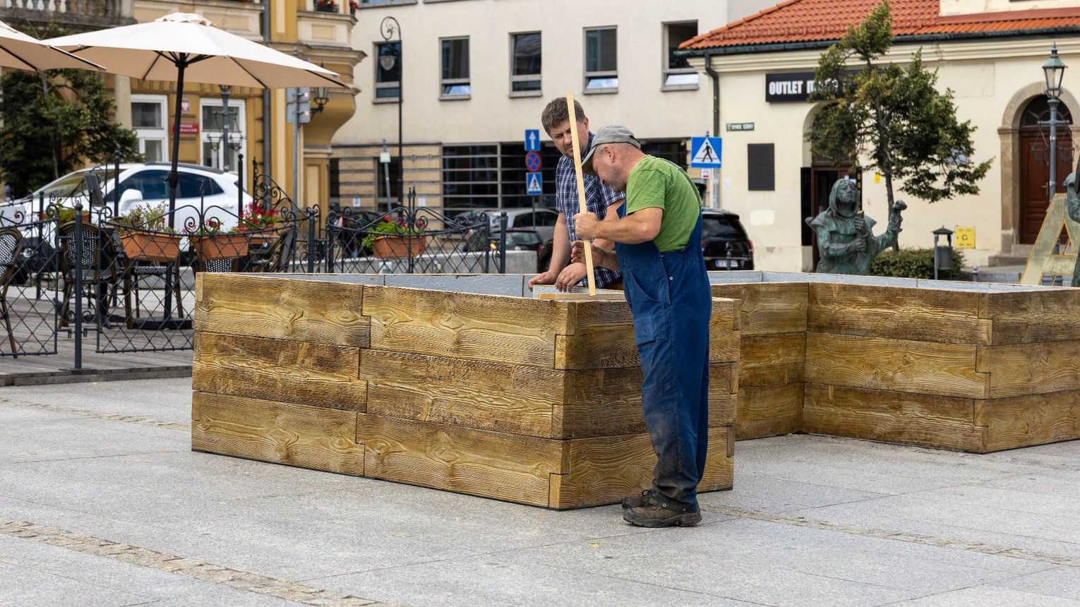 Rynek Górny w Wieliczce ma przestać być „betonozą”. Ruszają pierwsze zmiany