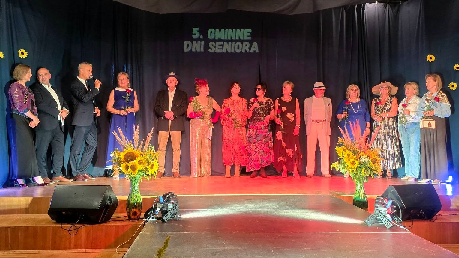 Seniorzy pokazali, że wiek nie ma znaczenia. 5. Gminne Dni Seniora w Mogilanach pełne muzyki, tańca i dobrej zabawy