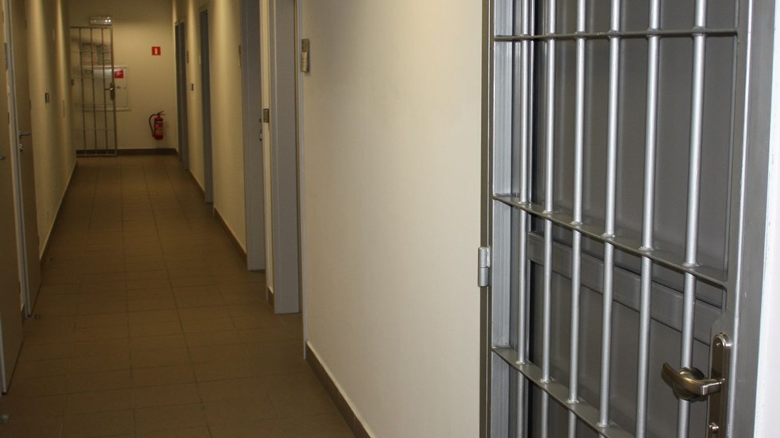 Skawina. 85-latek wyszedł wyrzucić śmieci, został pobity przez sąsiada