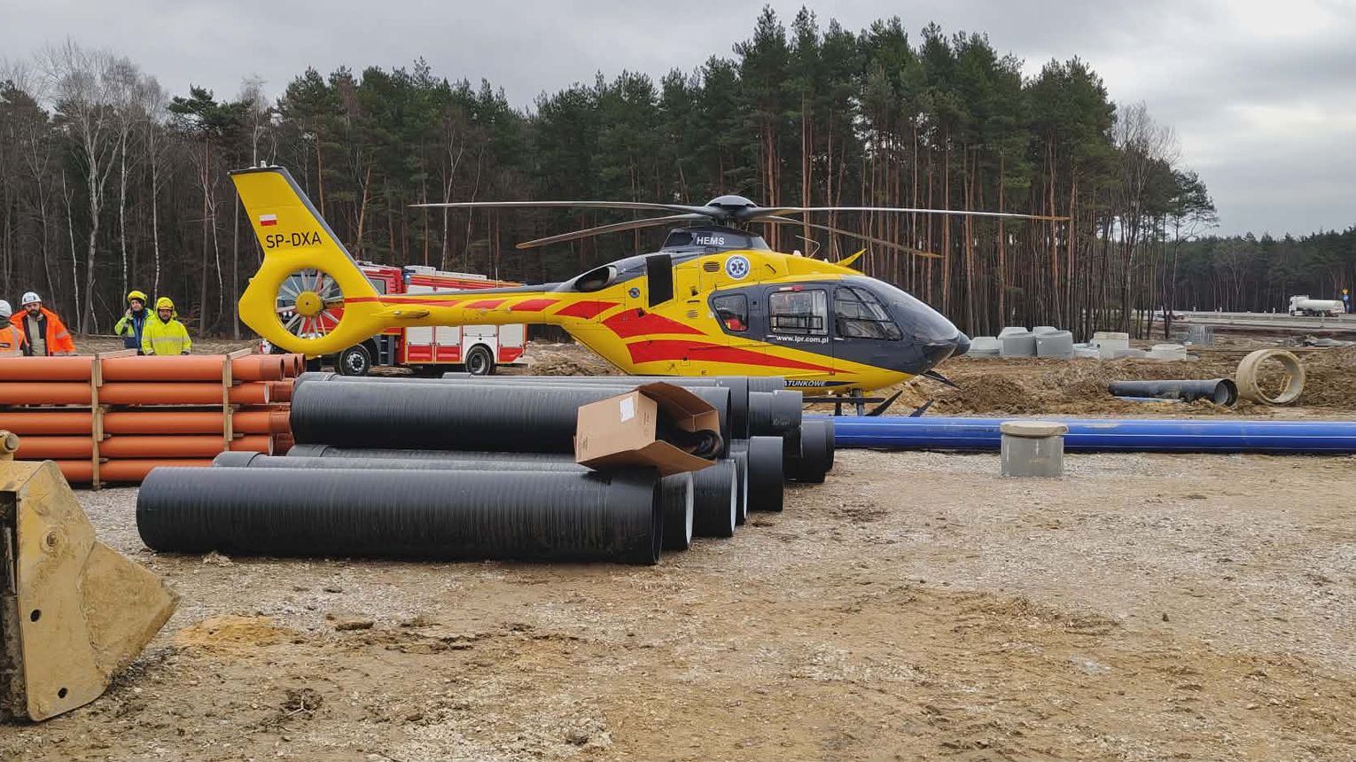Śmiertelny wypadek na budowie MOP w Rudnie. Mężczyzna przygnieciony metalowymi elementami