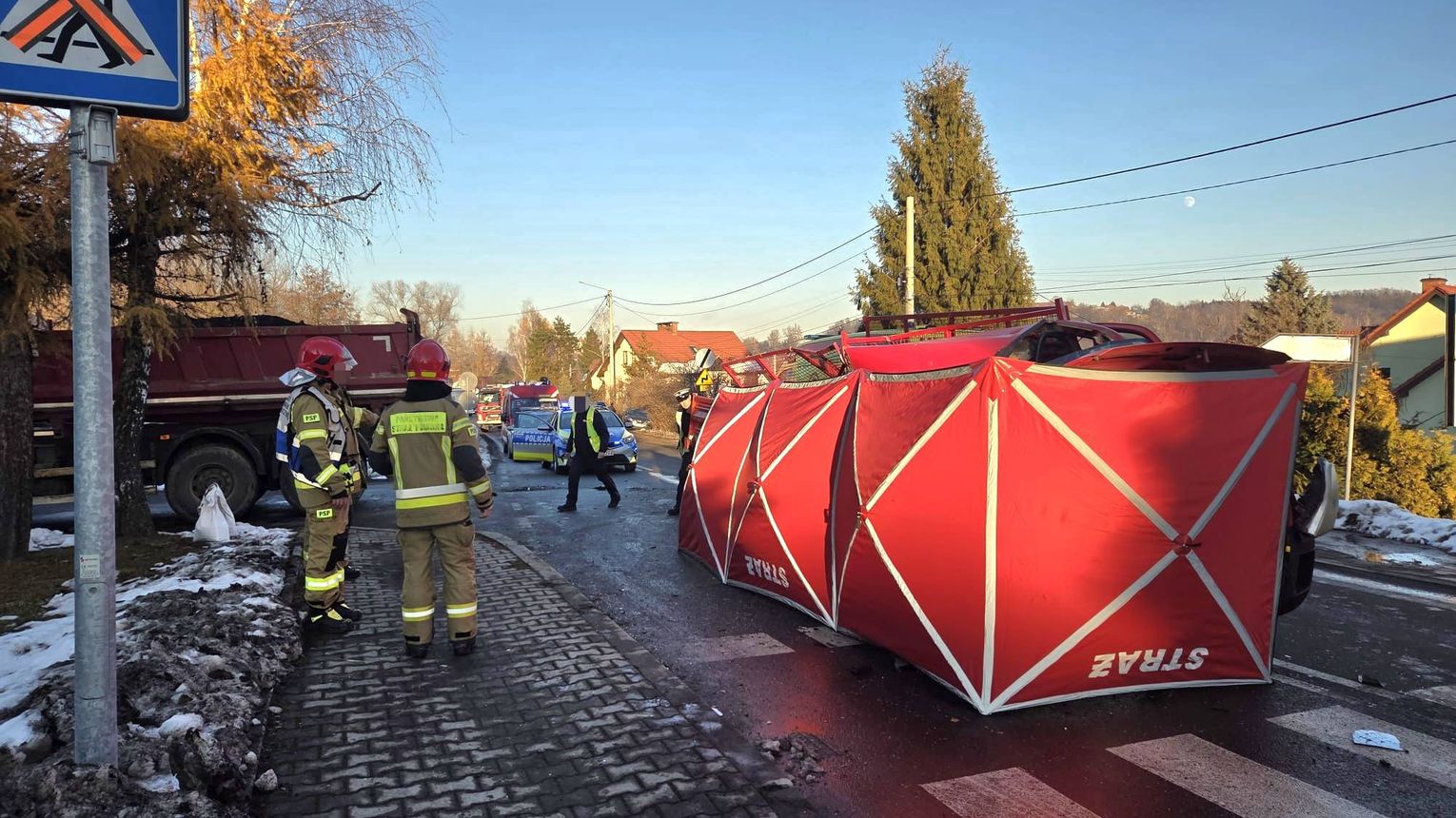 Śmiertelny wypadek w powiecie bocheńskim. Zderzenie ciężarówki z busem!