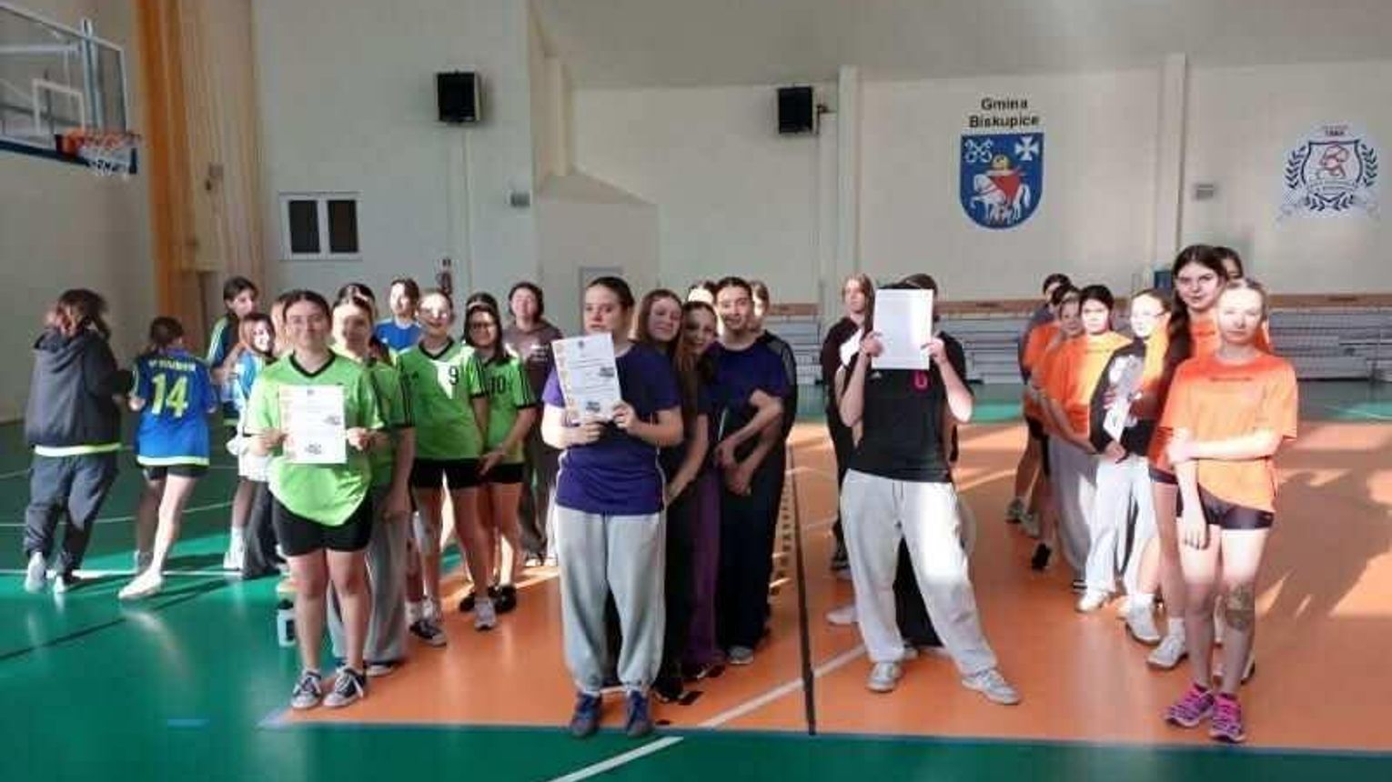Sportowe emocje w Gminie Biskupice – koszykówka dziewcząt i chłopców