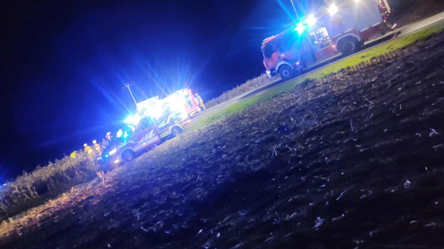 Trzy osoby zakleszczone w wypadku samochodów w powiecie proszowickim