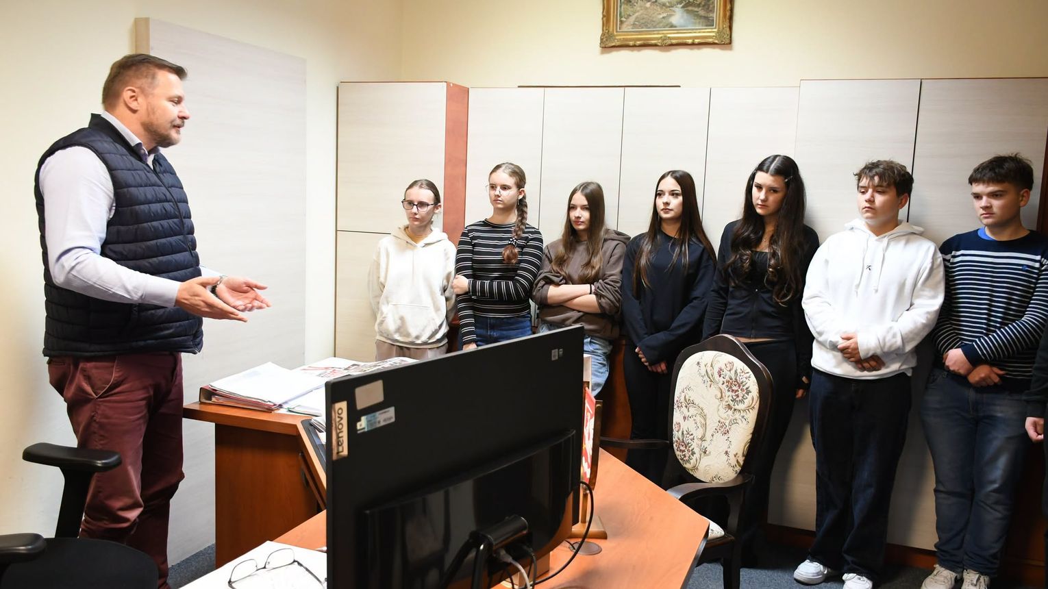 Uczniowie zajrzeli za kulisy pracy Urzędu Gminy Gdów. Poznali samorząd od kuchni