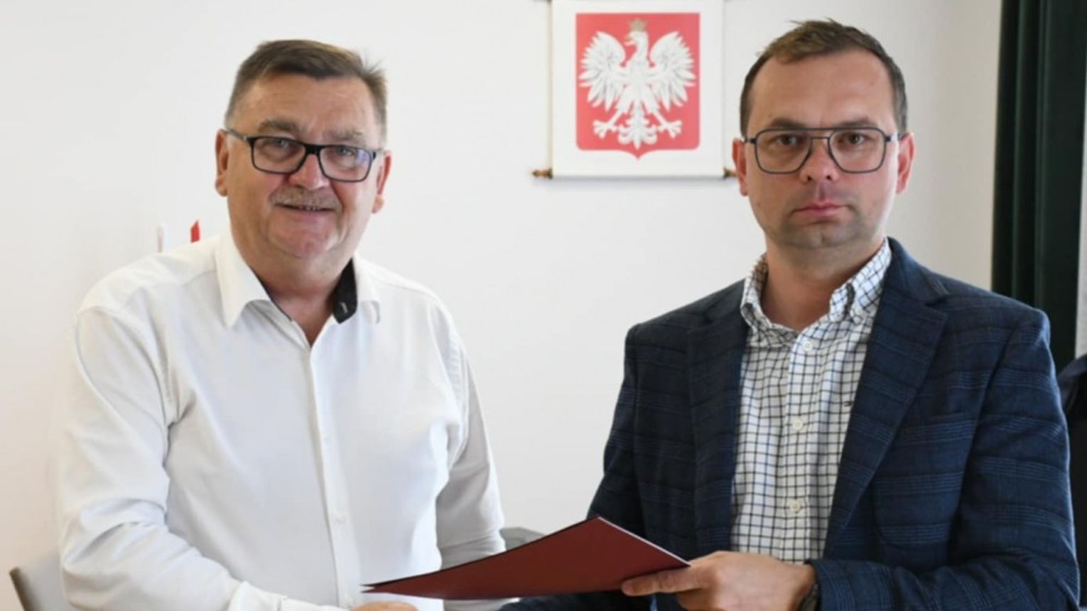 Umowa na termomodernizację budynku Szkoły Podstawowej w Zręczycach podpisana
