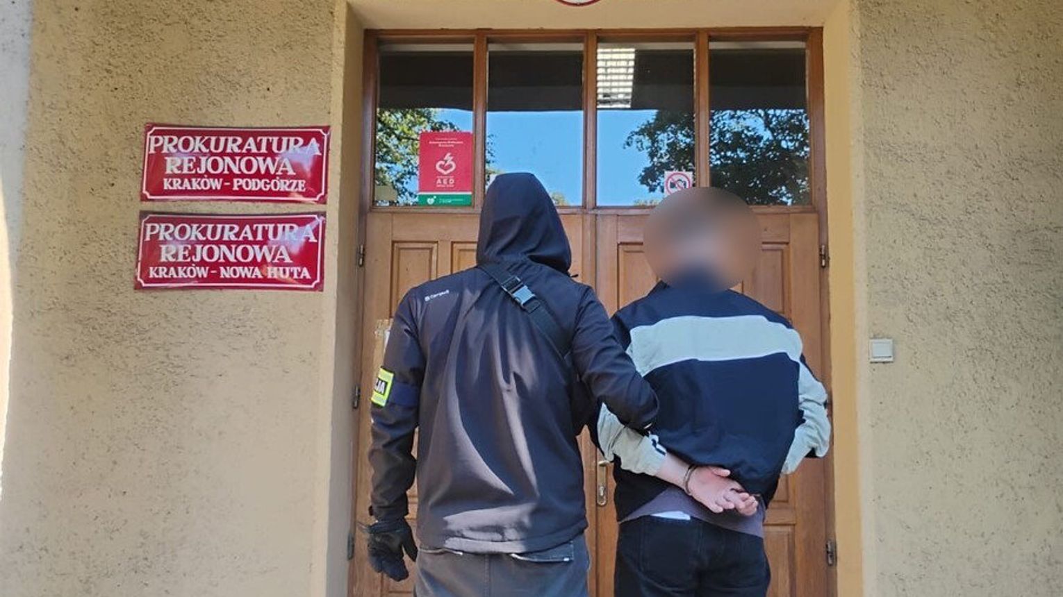 Wpadli podczas policyjnej akcji w Krakowie! Dwaj Ukraińcy podawali się za adwokatów. W pokoju jednego z nich znaleziono pieniądze