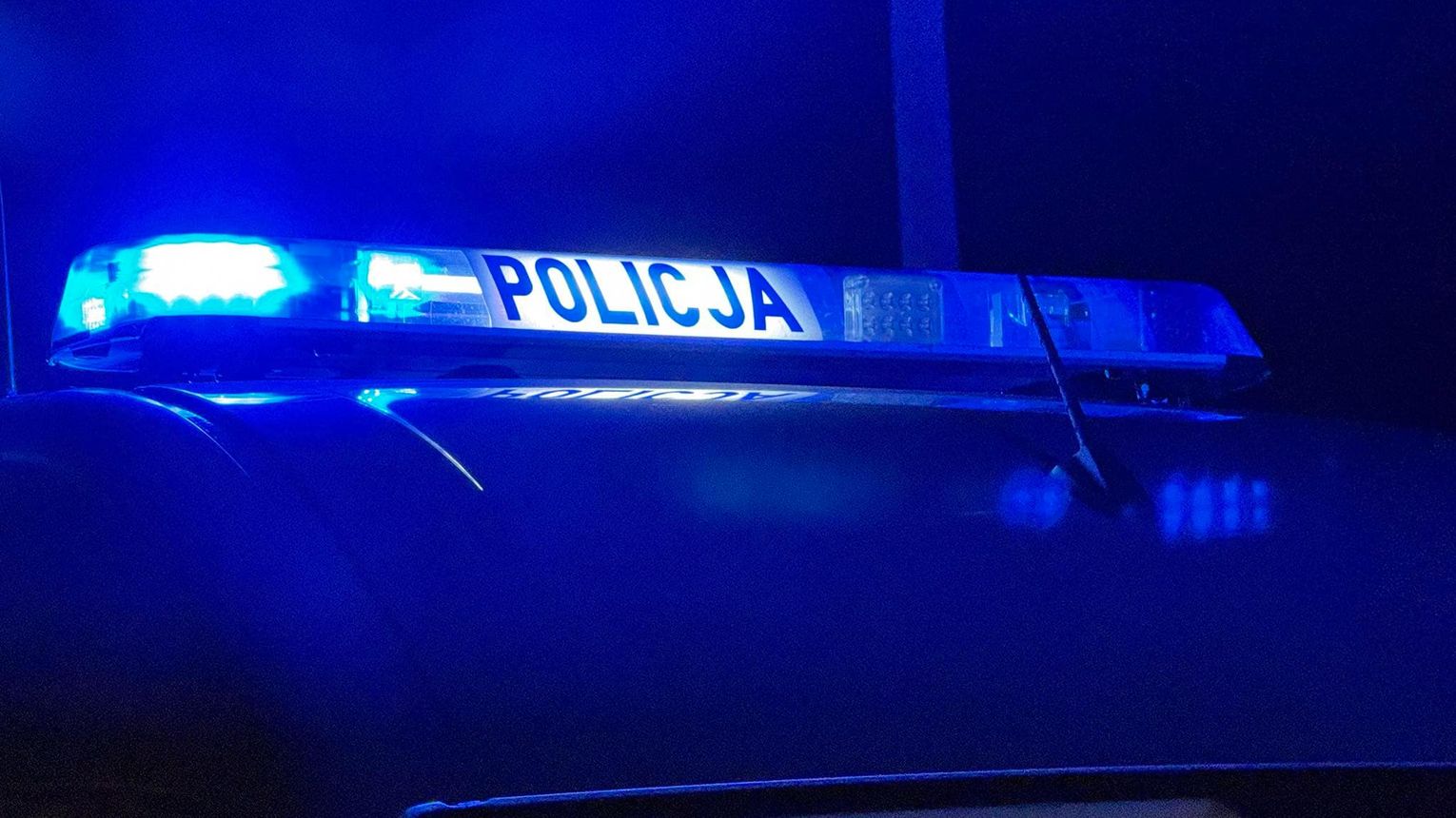 Wypadek autobusu i osobówki w Krakowie. Kierowca zbiegł, w samochodzie znaleziono narkotyki