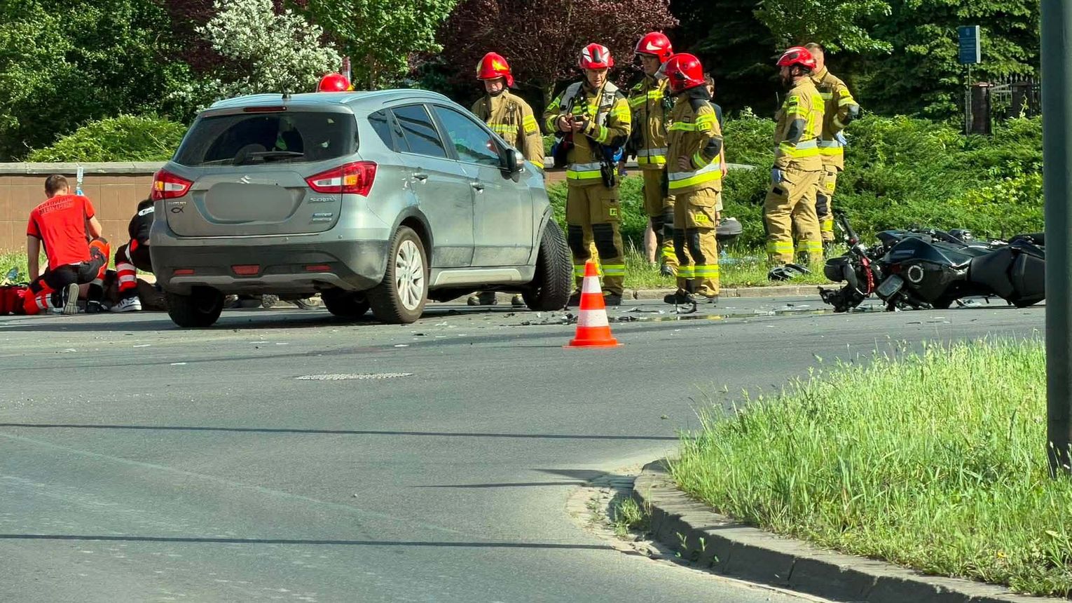 Wypadek na Wielickiej w Krakowie, poszkodowany motocyklista