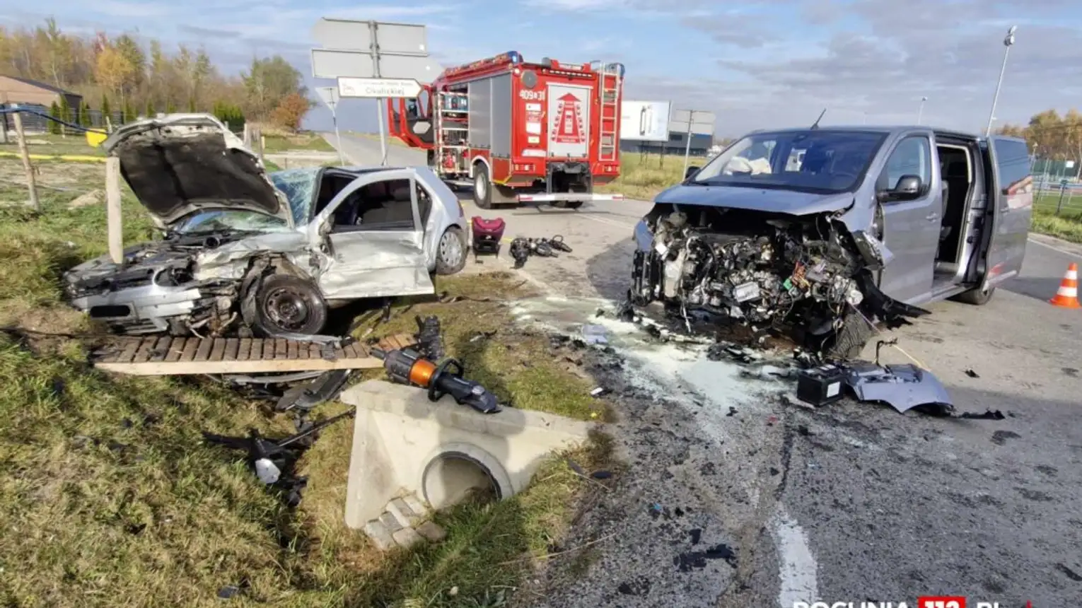 Wypadek w Rzezawie. Dwie kobiety poszkodowane. Lądował śmigłowiec LPR