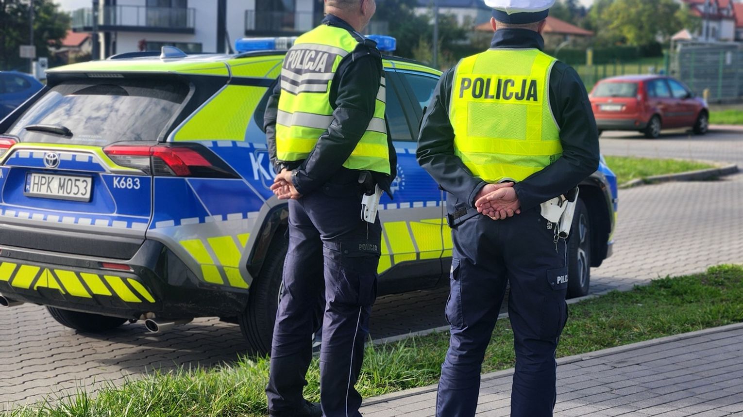 Zachowajmy czujność na cmentarzach - kieszonkowcy i złodzieje czyhają na naszą nieuwagę