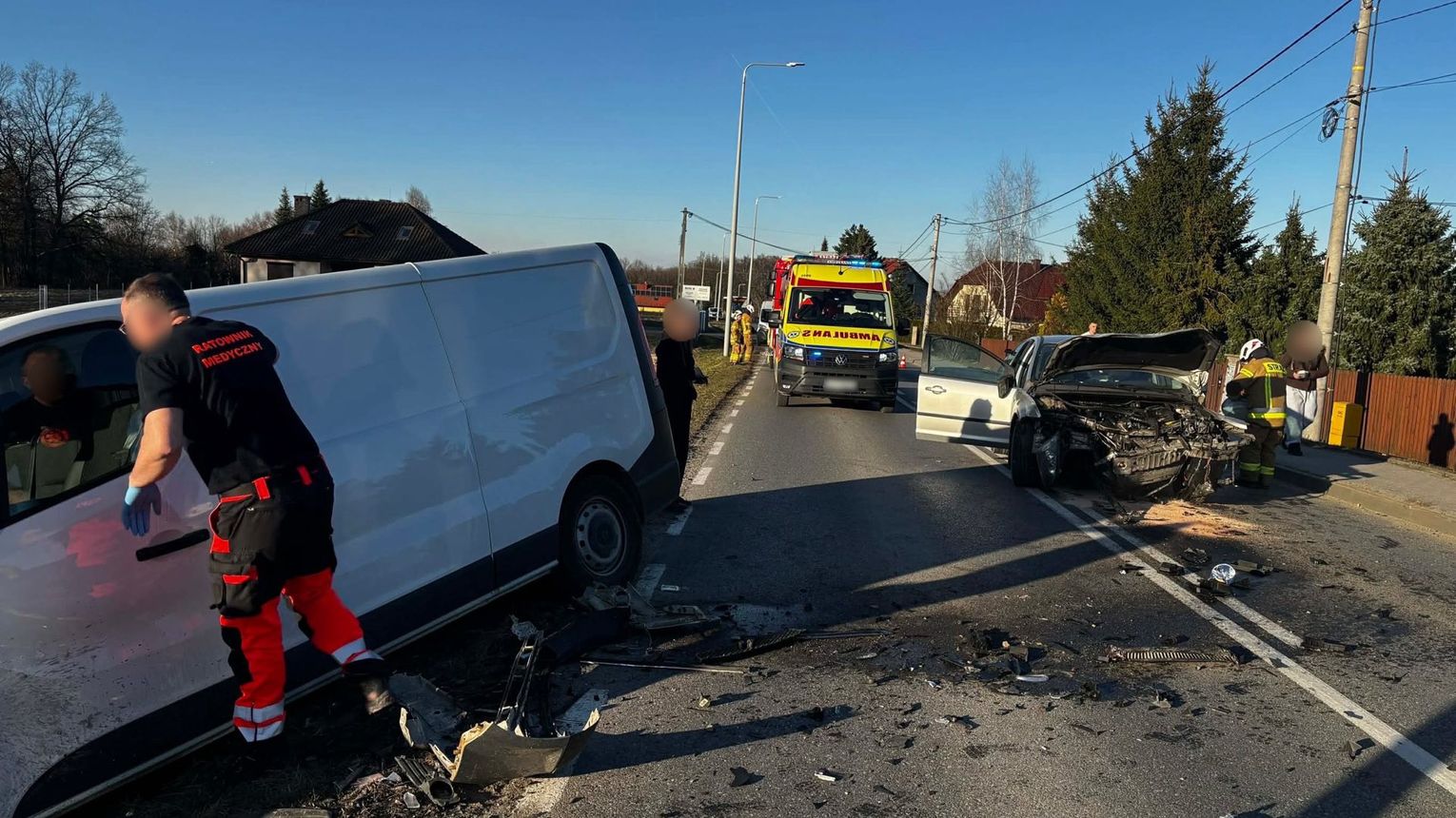 Zdarzenie drogowe na ul. Krakowskiej w Świątnikach Górnych – jedna osoba trafiła do szpitala