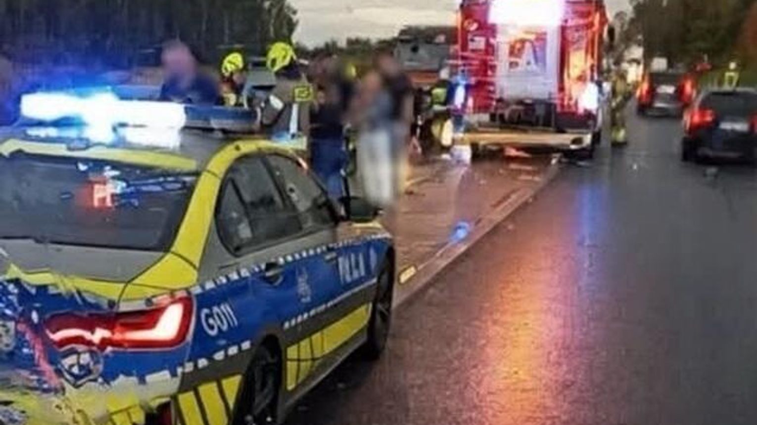 Zderzenie dwóch samochodów w Targowisku. Dziecko przebadane przez ratowników, utrudnienia na DW963