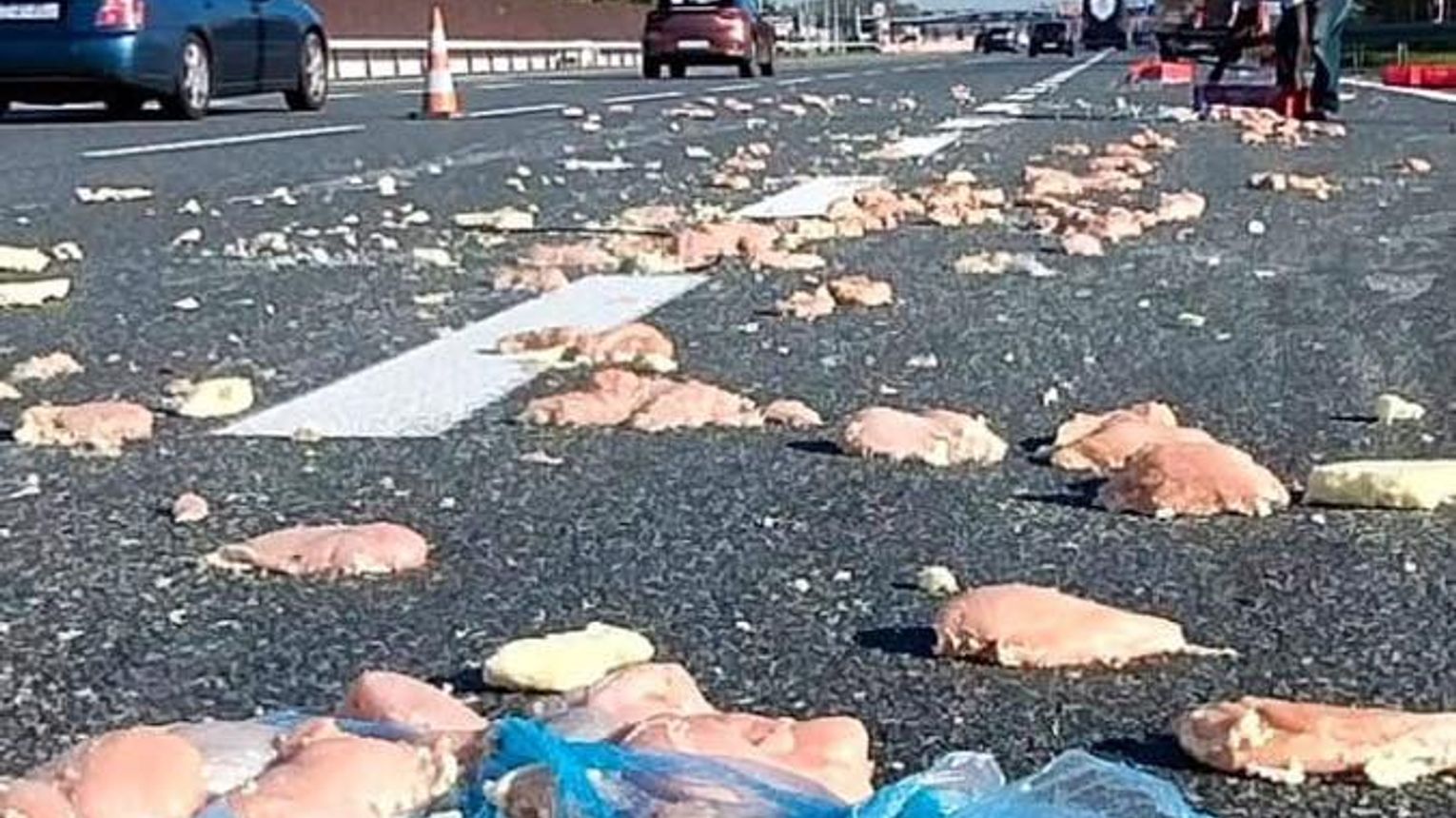 Zderzenie pojazdów na A4. Mięso wysypało się na jezdnie