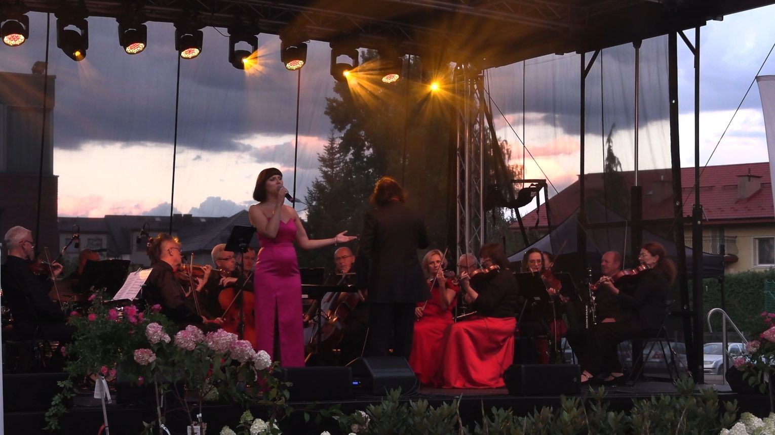 „Złote Przeboje Polskiej Estrady”. Powiatowy koncert na terenie Kampusu Wielickiego