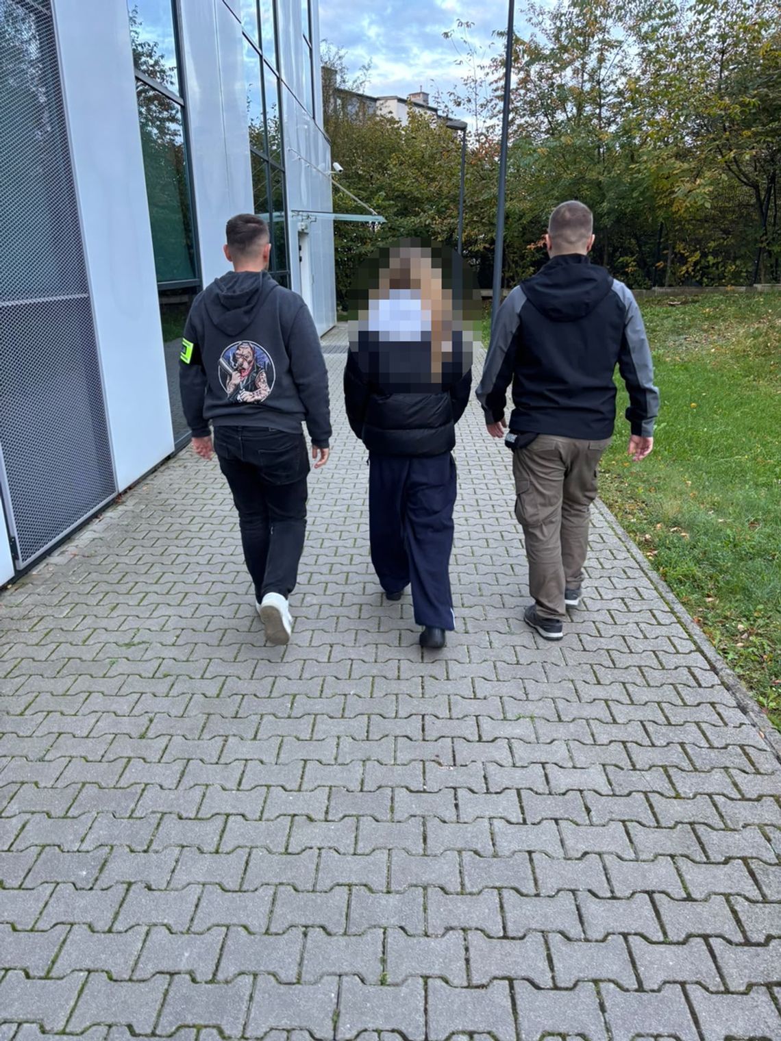 16-latka zatrzymana po publikacji nagrania dotyczącego zagrożenia w szkole. Usłyszała dwa zarzuty 16-latka zatrzymana po publikacji nagrania dotyczącego zagrożenia w szkole. Usłyszała dwa zarzuty