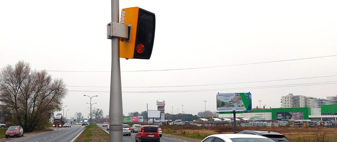 70 nowych fotoradarów stanie przy drogach krajowych – podpisano umowy na dostawę i montaż urządzeń