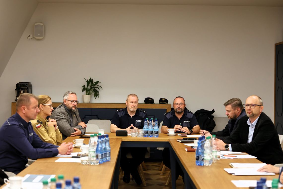 Bezpieczeństwo na drogach powiatu wielickiego. Ważne rozmowy o przejściach dla pieszych i organizacji ruchu Bezpieczeństwo na drogach powiatu wielickiego. Ważne rozmowy o przejściach dla pieszych i organizacji ruchu