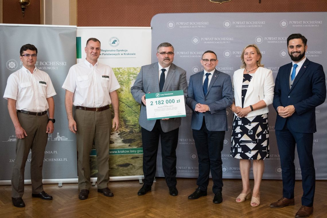 Bochnia. Prawie 2,2 miliona zł z Lasów Państwowych na rozbudowę drogi powiatowej