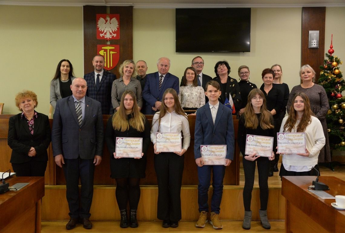 Bochnia. Uczniowie bocheńskich szkół podstawowych ze stypendiami Partnerskiego Miasta Roselle