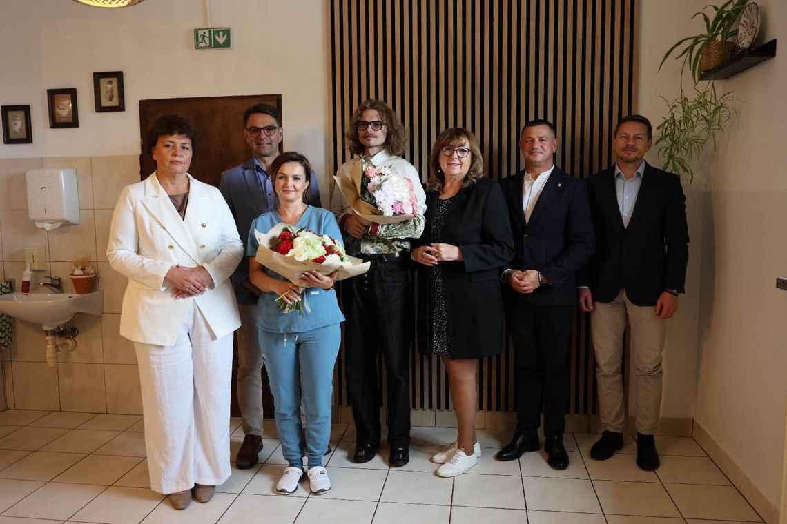 Bohaterska reakcja pracowników DPS w Sułkowie. Uratowali życie mieszkance sąsiedniej posesji Bohaterska reakcja pracowników DPS w Sułkowie. Uratowali życie mieszkance sąsiedniej posesji