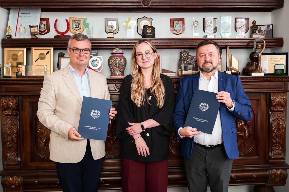 Cyfrowa rewolucja w Niepołomicach. Mieszkańcy dostaną aplikację do kontaktu z urzędem Cyfrowa rewolucja w Niepołomicach. Mieszkańcy dostaną aplikację do kontaktu z urzędem