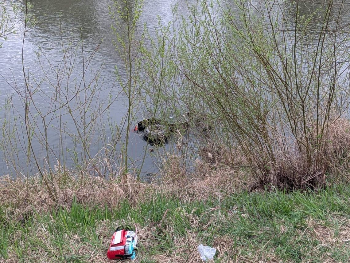 Dramatyczny wypadek quada pod Bochnią. 22-latek reanimowany, do szpitala trafił śmigłowcem LPR