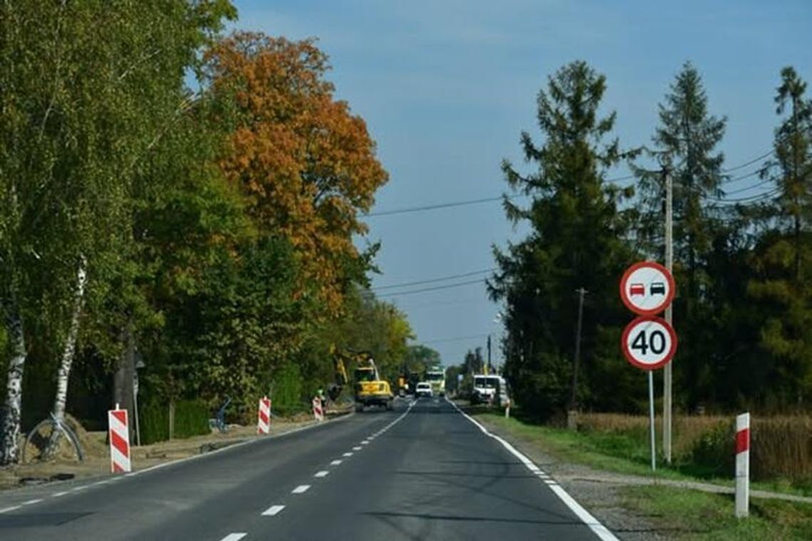 Duża inwestycja drogowa w gminie Gdów! Przebudowa DW 967 za blisko 2,5 mln zł. Powstaną chodniki, zatoki i nowe oświetlenie Duża inwestycja drogowa w gminie Gdów! Przebudowa DW 967 za blisko 2,5 mln zł. Powstaną chodniki, zatoki i nowe oświetlenie