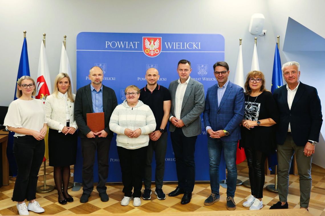 Duża inwestycja drogowa w Grabiu. Powiat Wielicki podpisał umowę na przygotowanie dokumentacji. Powstanie nowy chodnik i przebudowane zostanie skrzyżowanie Duża inwestycja drogowa w Grabiu. Powiat Wielicki podpisał umowę na przygotowanie dokumentacji. Powstanie nowy chodnik i przebudowane zostanie skrzyżowanie