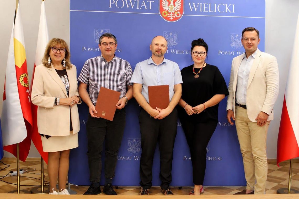 Dwie drogi w Podstolicach do przebudowy. Powiat podpisał umowy warte blisko 2,8 mln zł