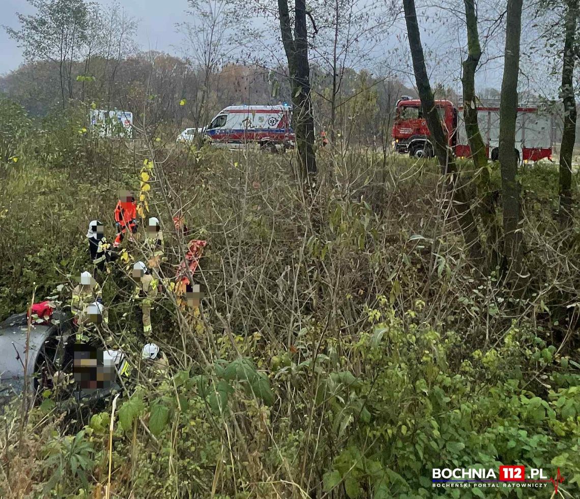 Dwie osoby ranne w powiecie bocheńskim. Samochód wjechał do rzeki Dwie osoby ranne w powiecie bocheńskim. Samochód wjechał do rzeki