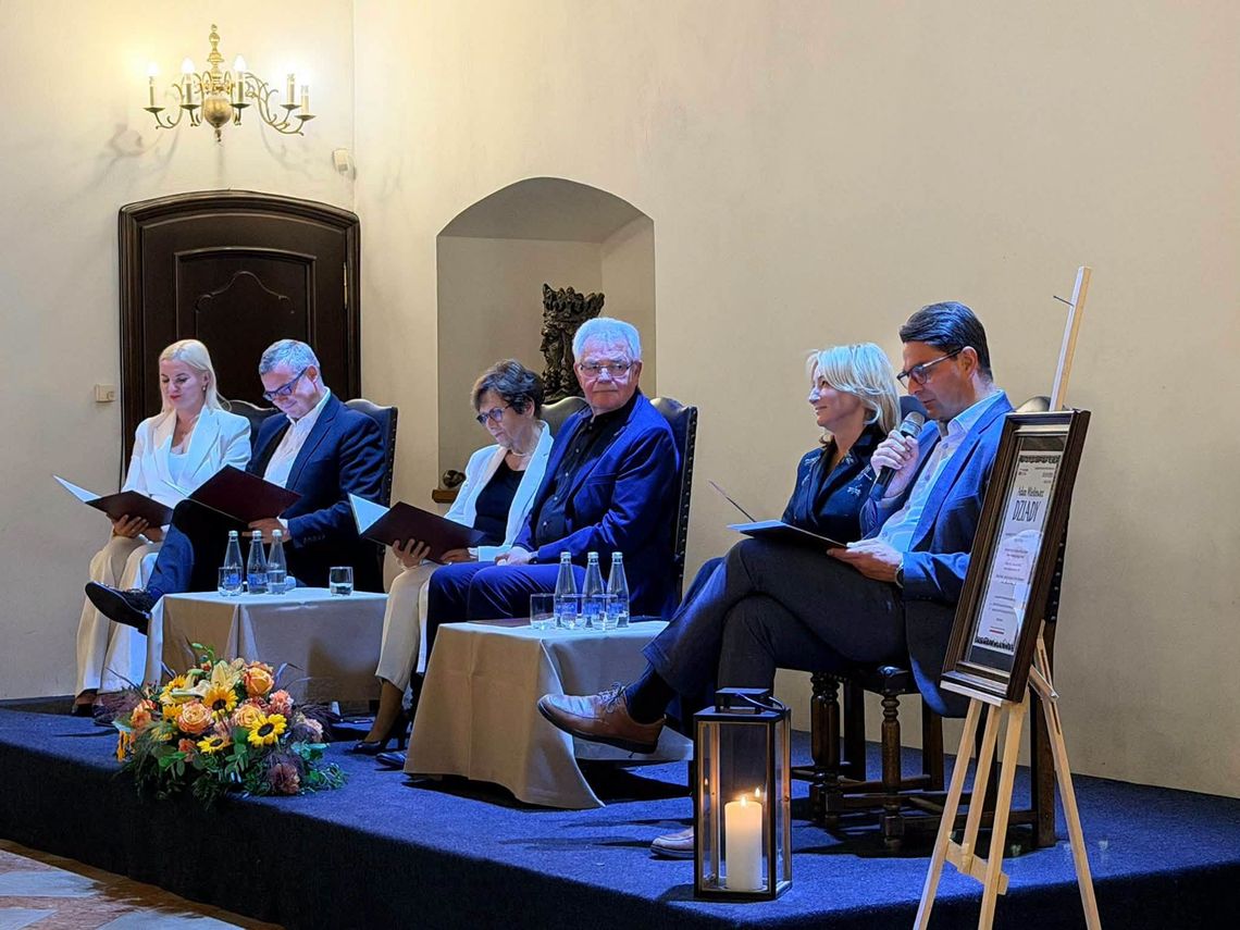 „Dziady” zabrzmiały w królewskich wnętrzach. Narodowe Czytanie w Niepołomicach