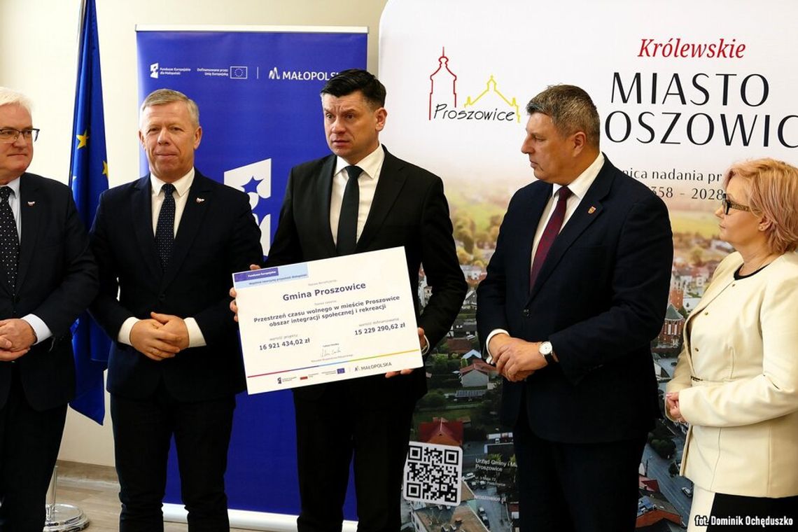 Gmina Proszowice z promesą na realizację projektu ''Przestrzeń czasu wolnego'' Gmina Proszowice z promesą na realizację projektu ''Przestrzeń czasu wolnego''