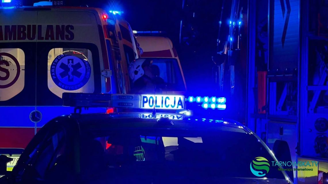 Groźny wypadek w Krakowie. Samochód wjechał w zaparkowane auta. Jedna osoba ranna Groźny wypadek w Krakowie. Samochód wjechał w zaparkowane auta. Jedna osoba ranna