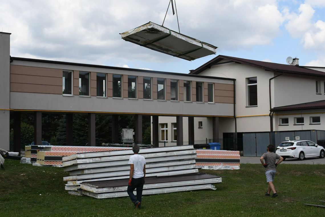 Hala Sportowa w Gdowie zyska nowy dach. Trwa inwestycja za ponad 862 tys. zł Hala Sportowa w Gdowie zyska nowy dach. Trwa inwestycja za ponad 862 tys. zł