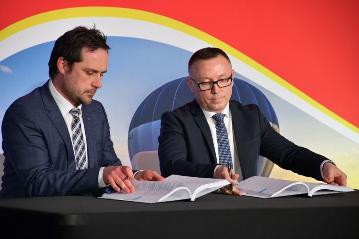 Historyczny podpis, który rozpoczyna budowę linii kolejowej Podłęże-Gdów złożony! Historyczny podpis, który rozpoczyna budowę linii kolejowej Podłęże-Gdów złożony!