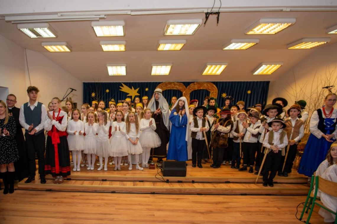 Jasełka w Szkole Podstawowej w Gdowie Jasełka w Szkole Podstawowej w Gdowie