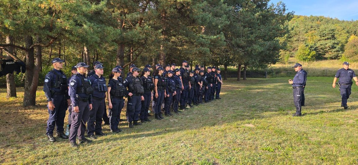 Koniec wielkiej obławy pod Chrzanowem. 49-latek zatrzymany w lesie. Jest podejrzewany o zabójstwo 73-letniej matki