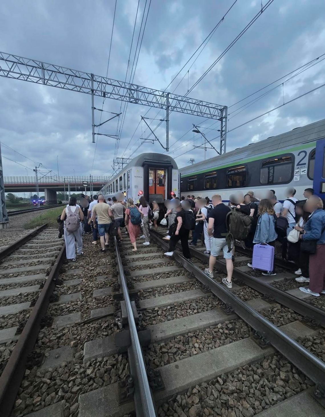 Kraków. Awaria trakcji kolejowej. Ewakuowano 700 pasażerów