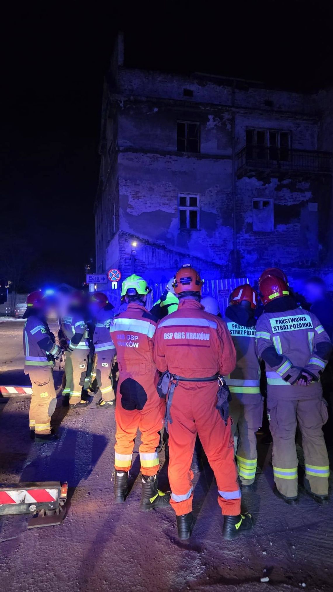Kraków: Zawalenie części konstrukcji w niezamieszkałej kamienicy