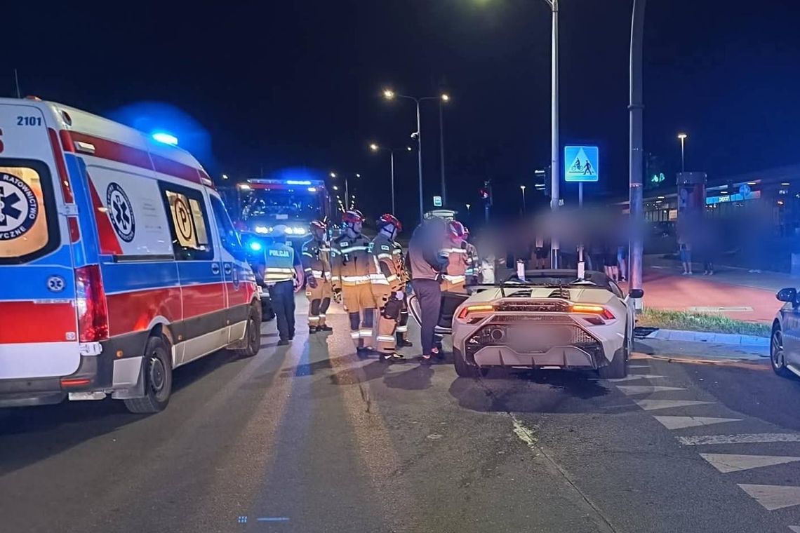 Kraków. Zderzenie dwóch aut na Kurdwanowie. Jedna osoba trafiła do szpitala