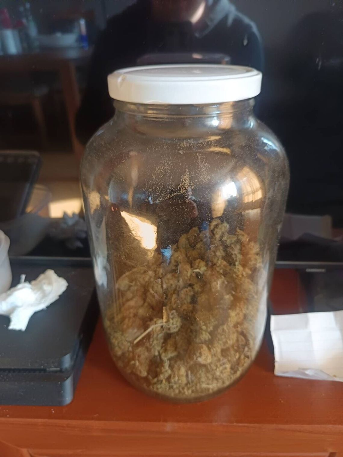 Kryminalni z Wieliczki zatrzymali osoby posiadające znaczne ilości narkotyków