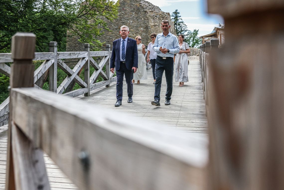 Lanckorona – „Miasto Aniołów” zachwyca klimatem. To idealny pomysł na wakacyjną wycieczkę po Małopolsce Lanckorona – „Miasto Aniołów” zachwyca klimatem. To idealny pomysł na wakacyjną wycieczkę po Małopolsce