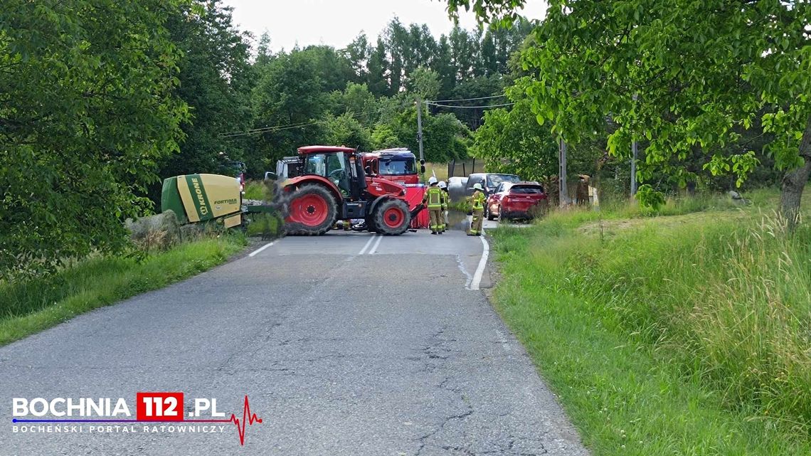 Lipnica Górna. Motocyklista zderzył się z ciągnikiem. Lądował LPR