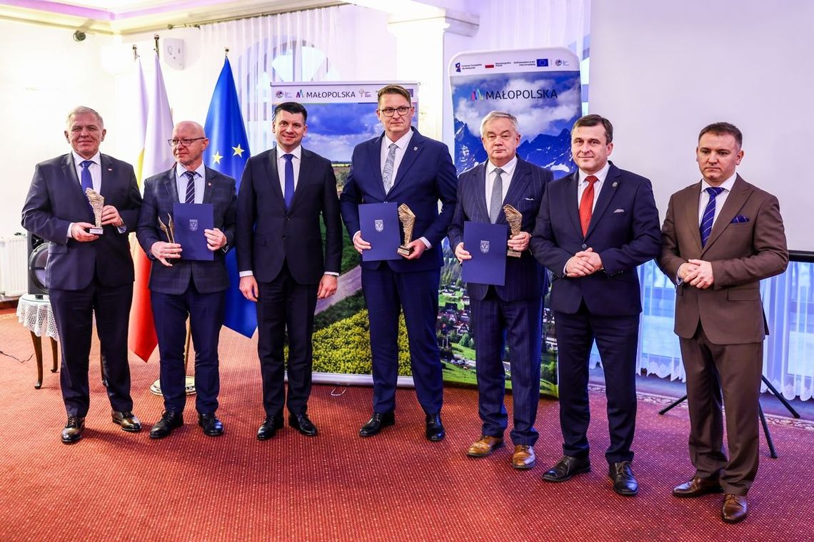 Małopolskie samorządy uhonorowane za najlepsze projekty dla obszarów wiejskich Małopolskie samorządy uhonorowane za najlepsze projekty dla obszarów wiejskich