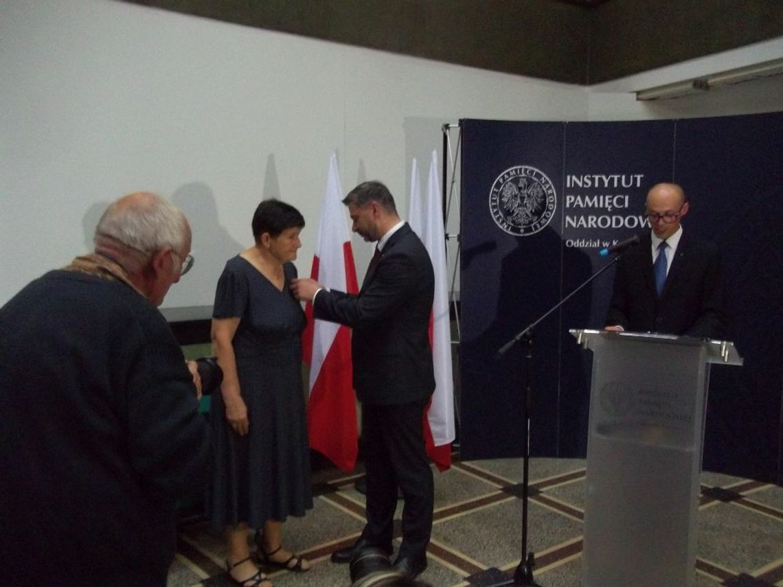 Medal Reipublicae Memoriae Meritum od Instytut Pamięci Narodowej dla Jadwigi Dudy z Wieliczki