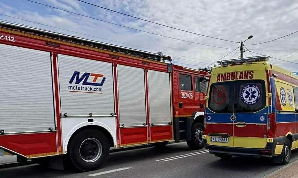 Mężczyzna doznał padaczki na budowie w Krakowie. Poszkodowanego ewakuowali strażacy z głębokiego wykopu