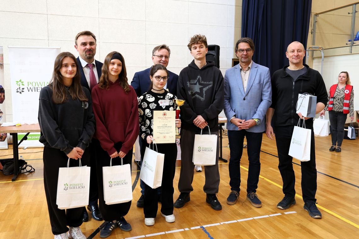 Młodzi ratownicy rywalizowali w Wieliczce. Powiatowe Zawody Pierwszej Pomocy PCK