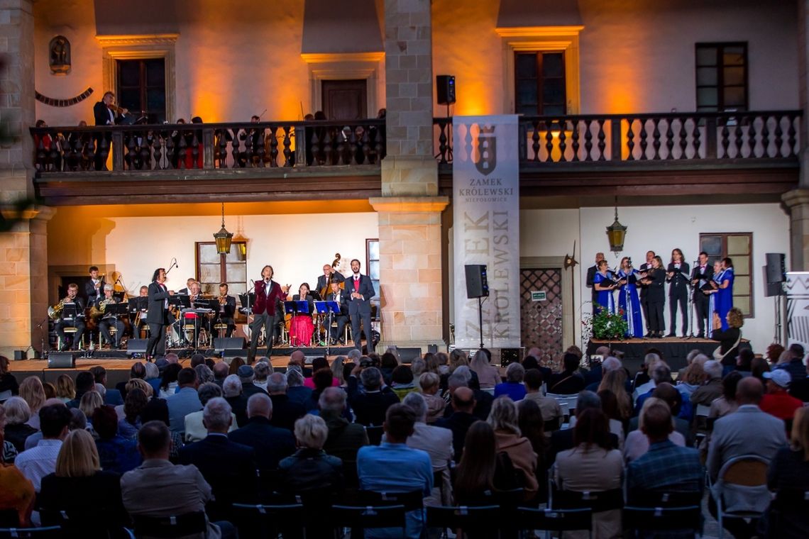 Na dziedzińcu Zamku Królewskiego w Niepołomicach zainaugurowano Festiwal Operowo-Operetkowy